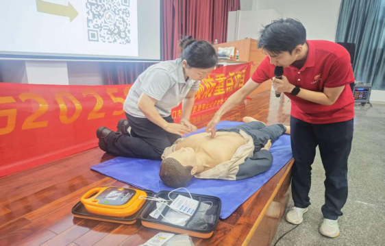 人人讲安全、个个会应急 —— 江门市开展工伤预防“进企业”行动,邀请省专家团队深入重点企业查找安全隐患 683.png