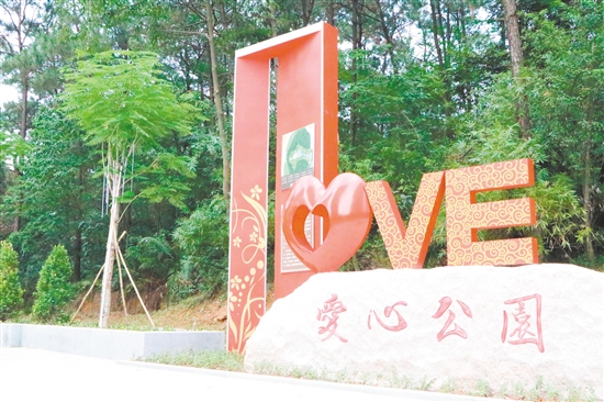 爱心公园通过系列艺术雕塑布置,进一步弘扬江门爱心文化理念。 爱心公园通过系列艺术雕塑布置,进一步弘扬江门爱心文化理念。